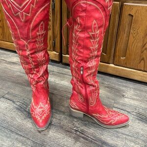 Red “kinky” boots look cowboyish says size 9 but feel a little loose for 9